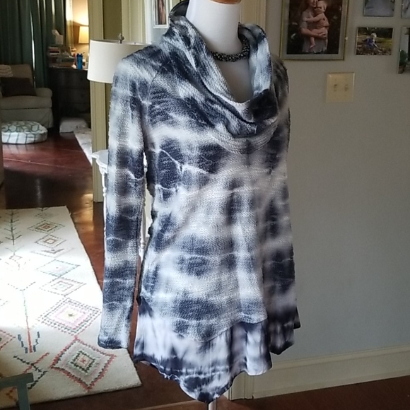 XCVI b+w tie dye sweater - Picture 2 of 6
